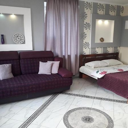Apartment On 8 Marta Николаев Экстерьер фото